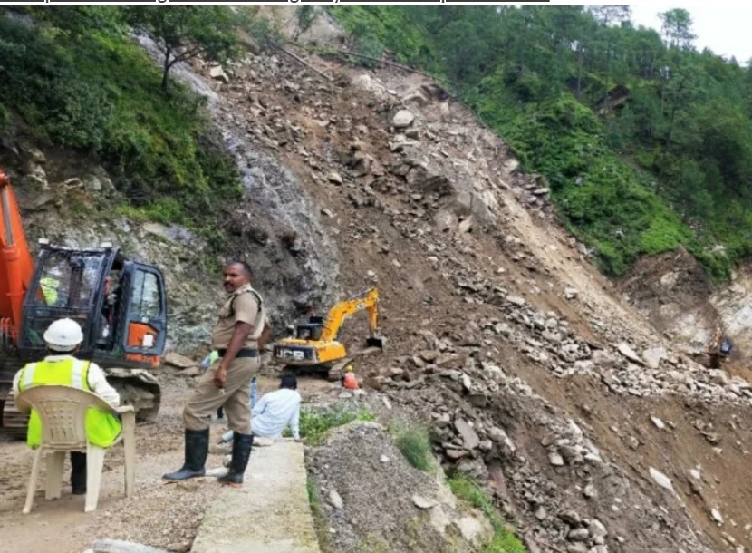 roads broken due to landslide due to chamoli