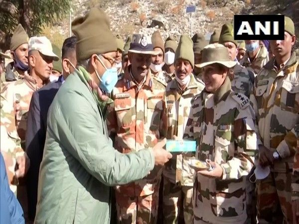 Trivendra singh rawat celebrates his deewali with ITBP jawans and army men