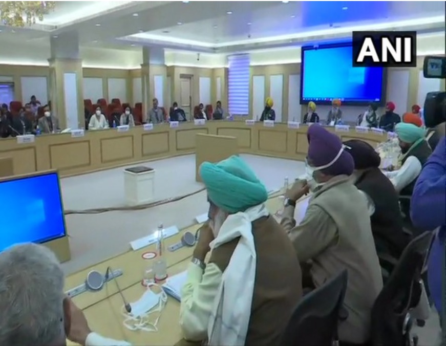 Farmers leaders meeting with 3 cabinet ministers in vigyan bhawan